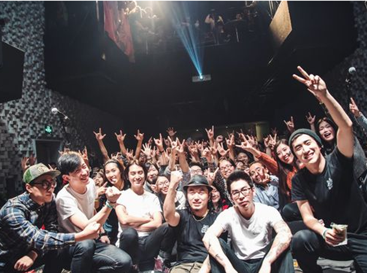 WHO’S LISTENING？