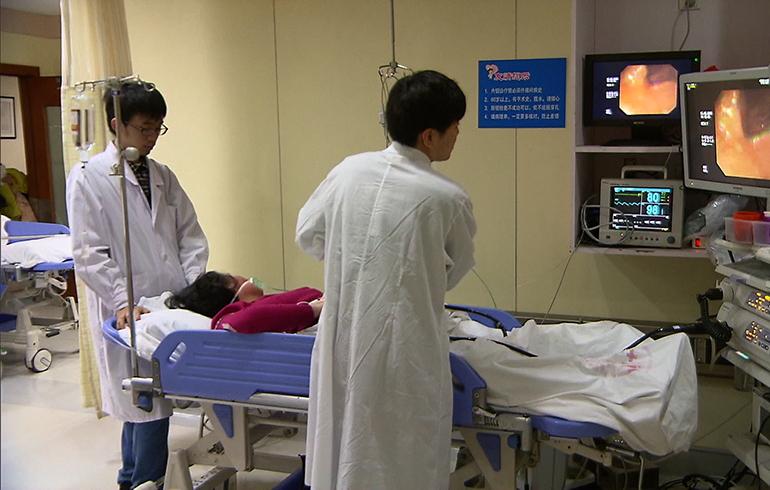 致敬偉大改革｜對(duì)話40年，講述身邊的健康故事（第九集）——提高質(zhì)量、創(chuàng)新技術(shù)，讓患者更安心