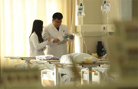 致敬偉大改革｜對(duì)話40年，講述身邊的健康故事（第五集）——小醫(yī)院不再門可羅雀，大醫(yī)院不再“戰(zhàn)時(shí)狀態(tài)”