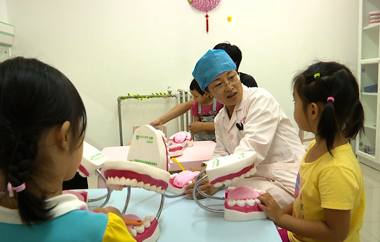 致敬偉大改革｜對(duì)話40年，講述身邊的健康故事（第三十一集）——熒屏上醫(yī)療那些事