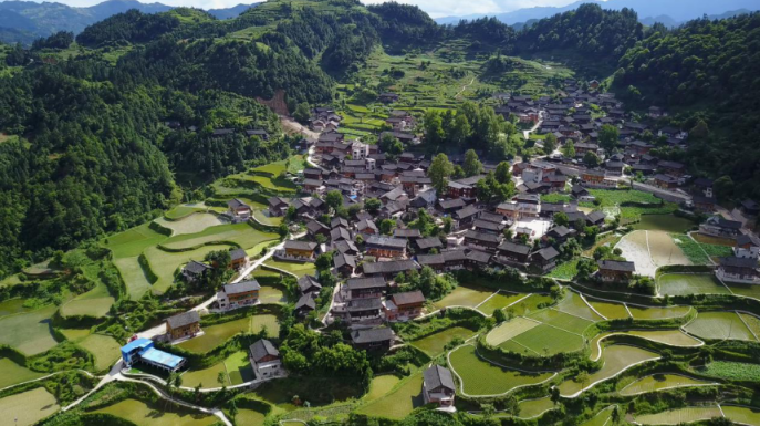 從貧困村到示范村，結(jié)對(duì)幫扶的“龍?zhí)翗颖?rdquo;是如何煉成的