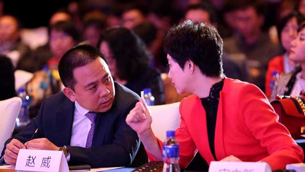 華夏幸福產業(yè)發(fā)展集團總裁趙威、《英才》雜志社社長宋立新現(xiàn)場交流