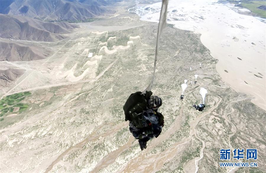 （人民空軍70年·圖文互動）（1）人民空軍空降兵：鍛造空降作戰尖刀利刃