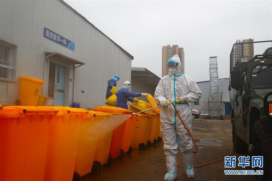 (一線抗疫群英譜·圖文互動)(1)二級軍士長張鵬飛:“兵王”在此 有我無毒