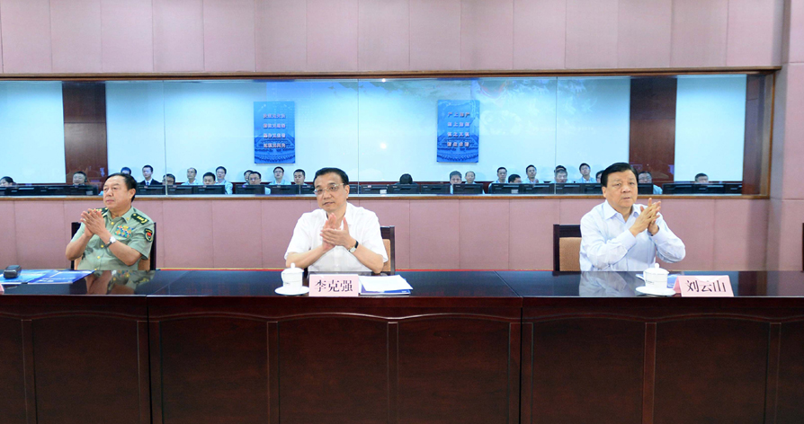 李克強劉云山在北京觀看神舟十號載人飛船發射實況