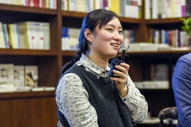 申彬：在清華的學(xué)習(xí)，讓我拓寬了許多思路，我想在山水和其他物象中嘗試去用我們工藝來表現(xiàn)，希望今后能給觀者帶來一些新的感受。