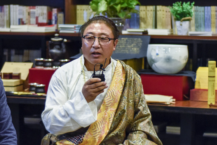 安久·白瑪群加：絕對不能為了錢做手藝的傳承人，傳承手藝是因為我們有傳承民族特色文化的責任，要時刻謹記這一份責任。