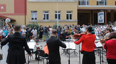 羅馬尼亞:用音樂向抗疫醫(yī)務(wù)人員致意