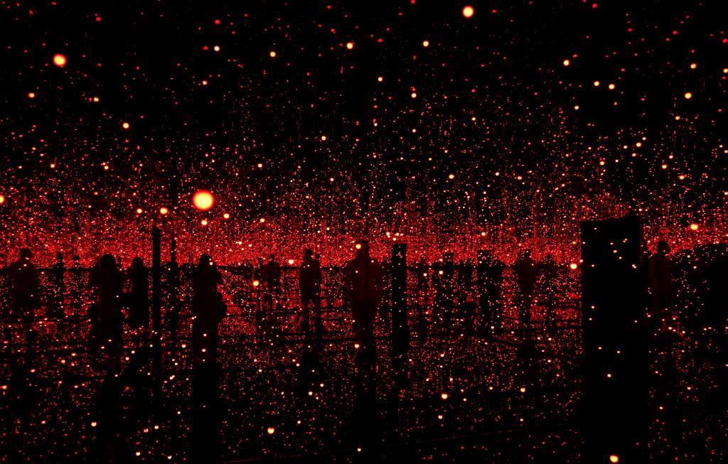 倫敦:沉浸在草間彌生的“無限鏡室”