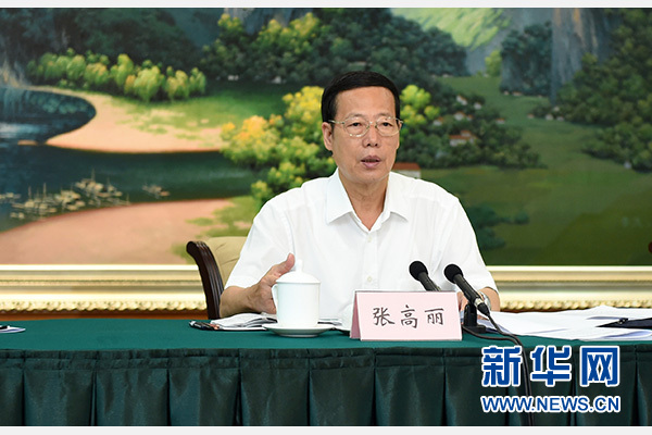 9月16日至18日,中共中央政治局常委、國(guó)務(wù)院副總理張高麗在廣西調(diào)研。這是9月17日,張高麗在南寧主持召開“十三五”規(guī)劃編制工作座談會(huì)。 新華社記者張鐸攝 9月16日至18日,中共中央政治局常委、國(guó)務(wù)院副總理張高麗在廣西調(diào)研。這是9月17日,張高麗在南寧主持召開“十三五”規(guī)劃編制工作座談會(huì)。 新華社記者張鐸攝