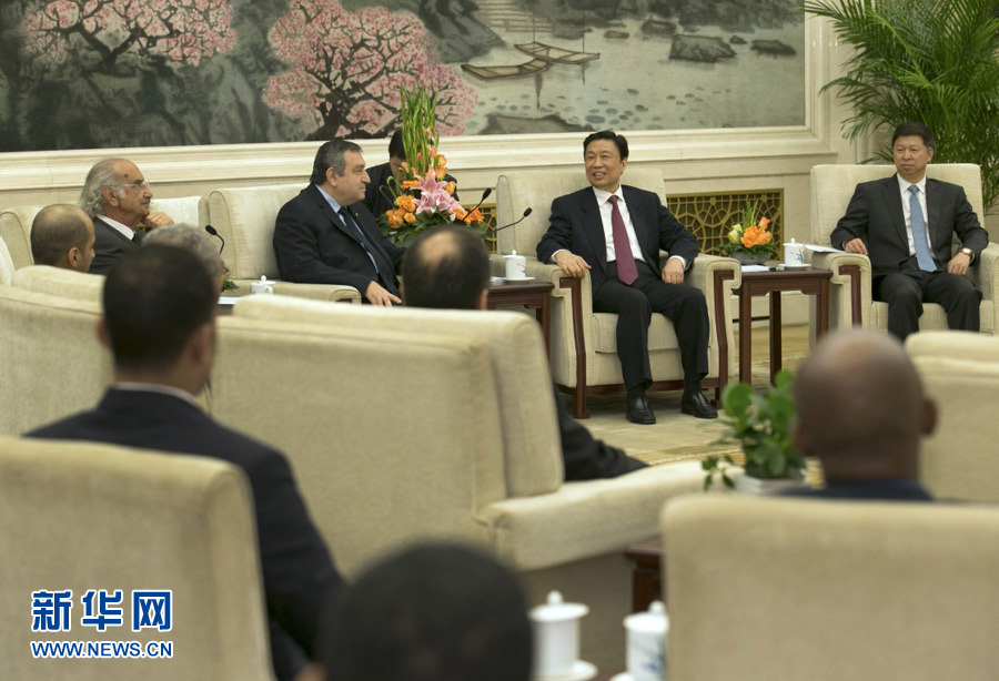 4月25日,國家副主席李源潮在北京人民大會(huì)堂會(huì)見出席“中國-阿拉伯國家政黨對(duì)話會(huì)”的外方代表。 新華社記者馬占成攝 4月25日,國家副主席李源潮在北京人民大會(huì)堂會(huì)見出席“中國-阿拉伯國家政黨對(duì)話會(huì)”的外方代表。 新華社記者馬占成攝