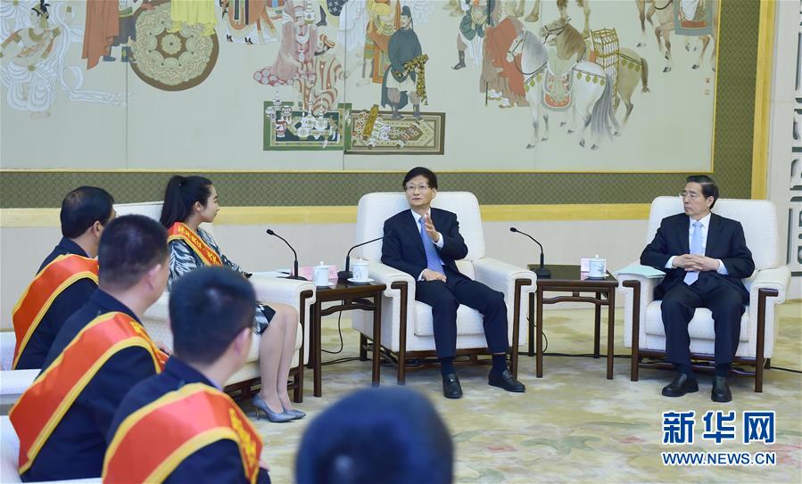 (XHDW)孟建柱會(huì)見買買提江·托乎尼牙孜同志先進(jìn)事跡報(bào)告團(tuán)