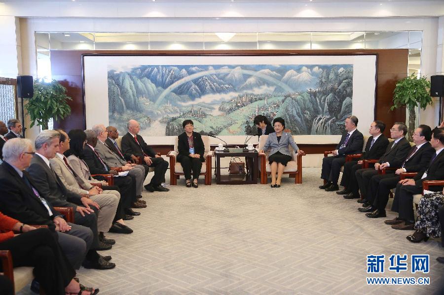 9月28日,國際醫學科學院組織2016年全體成員大會在北京舉行。國務院副總理劉延東出席會議并作主旨報告。會前,劉延東集體會見出席大會的主要嘉賓。新華社記者劉衛兵攝 9月28日,國際醫學科學院組織2016年全體成員大會在北京舉行。國務院副總理劉延東出席會議并作主旨報告。會前,劉延東集體會見出席大會的主要嘉賓。新華社記者劉衛兵攝