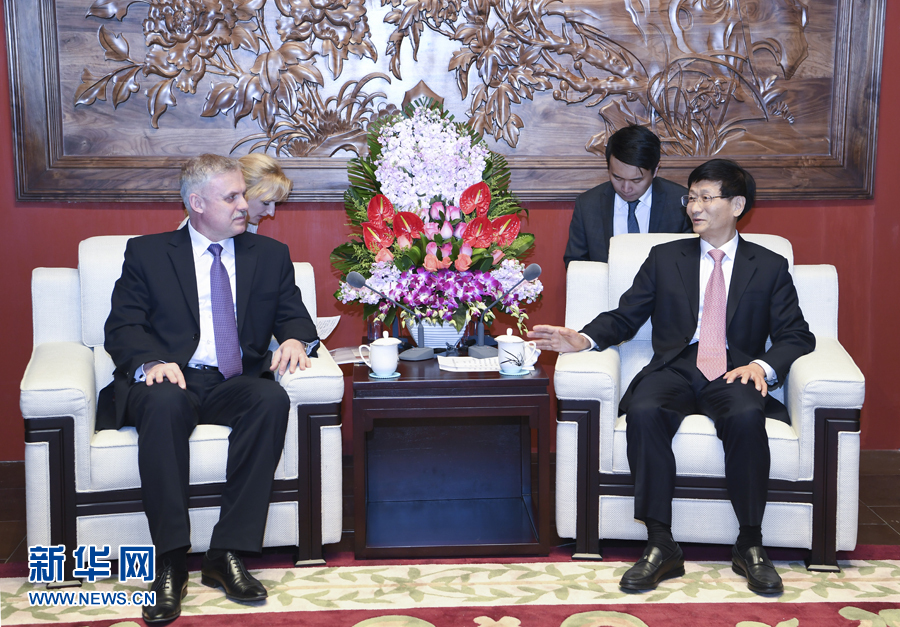 4月26日,中共中央政治局委員、中央政法委書記孟建柱在北京會見白俄羅斯安全會議國務秘書扎西。 新華社記者 張領 攝 4月26日,中共中央政治局委員、中央政法委書記孟建柱在北京會見白俄羅斯安全會議國務秘書扎西。 新華社記者 張領 攝