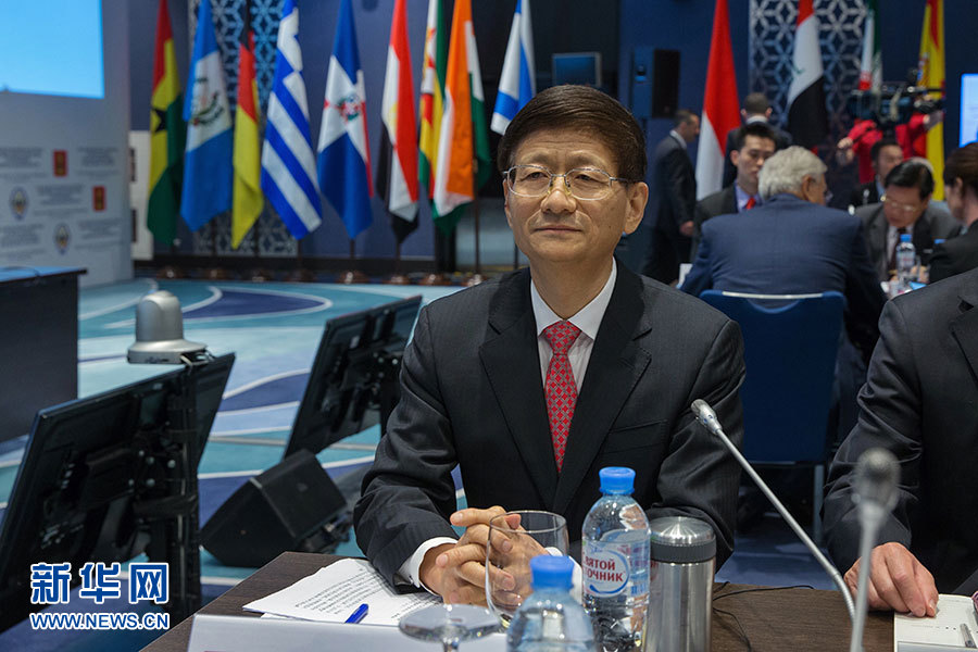 5月24日，在俄羅斯扎維多沃，中共中央政治局委員、中央政法委書記孟建柱出席國際安全事務(wù)高級(jí)代表會(huì)議。 5月24日，中共中央政治局委員、中央政法委書記孟建柱在俄羅斯出席國際安全事務(wù)高級(jí)代表會(huì)議，就加強(qiáng)國際執(zhí)法安全合作、防范打擊恐怖主義作主旨發(fā)言。來自95個(gè)國家和國際組織的代表參加會(huì)議。新華社記者白雪騏攝