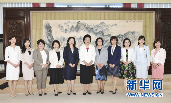 　　7月12日，國務院副總理劉延東在北京會見以日本自民黨前總務會長野田圣子為首的日本執政黨女國會議員代表團一行。 新華社記者 高潔 攝