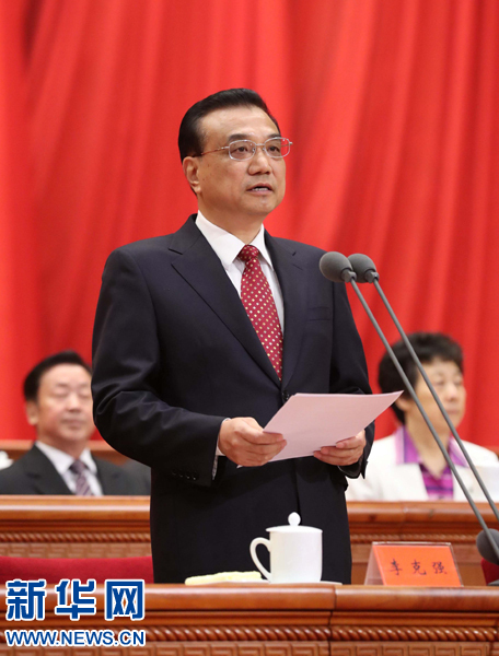 8月1日,慶祝中國(guó)人民解放軍建軍90周年大會(huì)在北京人民大會(huì)堂隆重舉行。中共中央政治局常委、國(guó)務(wù)院總理李克強(qiáng)主持大會(huì)。新華社記者 劉衛(wèi)兵 攝 8月1日,慶祝中國(guó)人民解放軍建軍90周年大會(huì)在北京人民大會(huì)堂隆重舉行。中共中央政治局常委、國(guó)務(wù)院總理李克強(qiáng)主持大會(huì)。新華社記者 劉衛(wèi)兵 攝