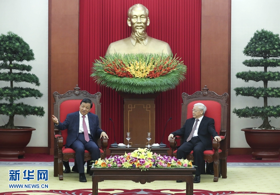 應(yīng)越南共產(chǎn)黨邀請(qǐng)，中共中央政治局常委、中央書記處書記劉云山9月18日至19日對(duì)越南進(jìn)行正式訪問。這是9月18日，劉云山在河內(nèi)會(huì)見越共中央總書記阮富仲。 新華社記者 龐興雷 攝