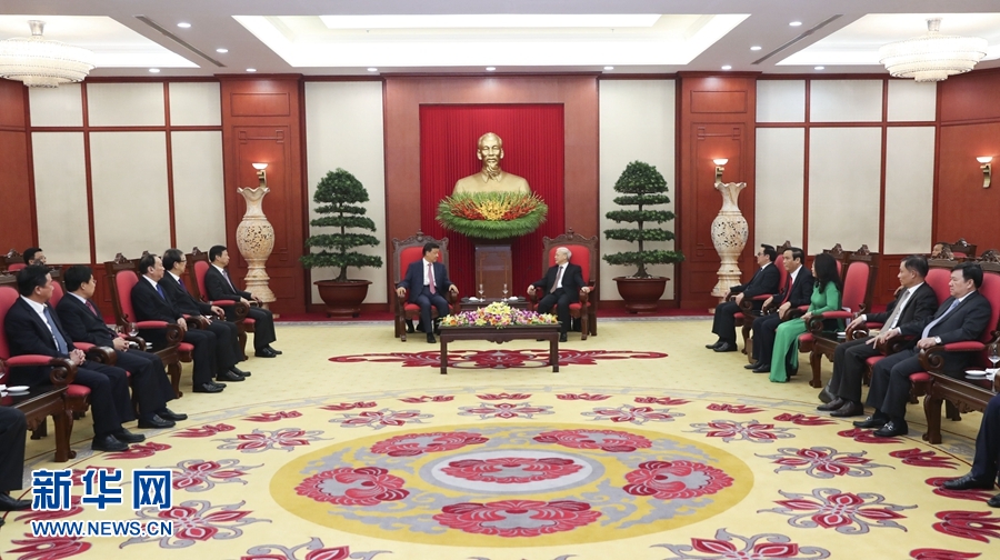 應(yīng)越南共產(chǎn)黨邀請(qǐng),中共中央政治局常委、中央書記處書記劉云山9月18日至19日對(duì)越南進(jìn)行正式訪問。這是9月18日,劉云山在河內(nèi)會(huì)見越共中央總書記阮富仲。 新華社記者 龐興雷 攝 應(yīng)越南共產(chǎn)黨邀請(qǐng),中共中央政治局常委、中央書記處書記劉云山9月18日至19日對(duì)越南進(jìn)行正式訪問。這是9月18日,劉云山在河內(nèi)會(huì)見越共中央總書記阮富仲。 新華社記者 龐興雷 攝