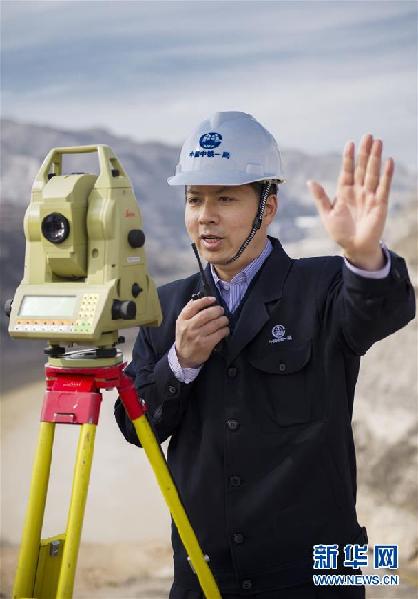 (十九大代表風采·圖文互動)(2)白芝勇:用點線繪就“測量人生”