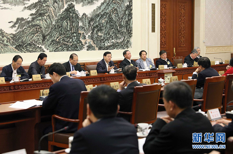 12月23日,十二屆全國人大常委會(huì)第三十一次會(huì)議舉行分組會(huì)議,審議監(jiān)察法草案二次審議稿等。張德江委員長(zhǎng)參加審議。 新華社記者劉衛(wèi)兵攝 12月23日,十二屆全國人大常委會(huì)第三十一次會(huì)議舉行分組會(huì)議,審議監(jiān)察法草案二次審議稿等。張德江委員長(zhǎng)參加審議。 新華社記者劉衛(wèi)兵攝