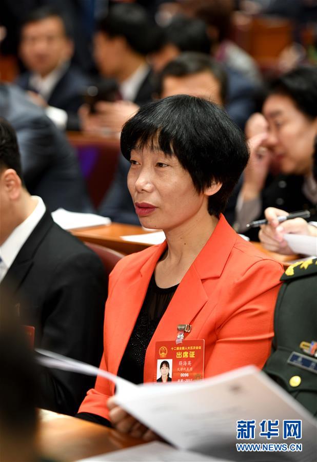 (兩會·履職影像記)(1)薛海英代表:關注農民工權益和城市環境