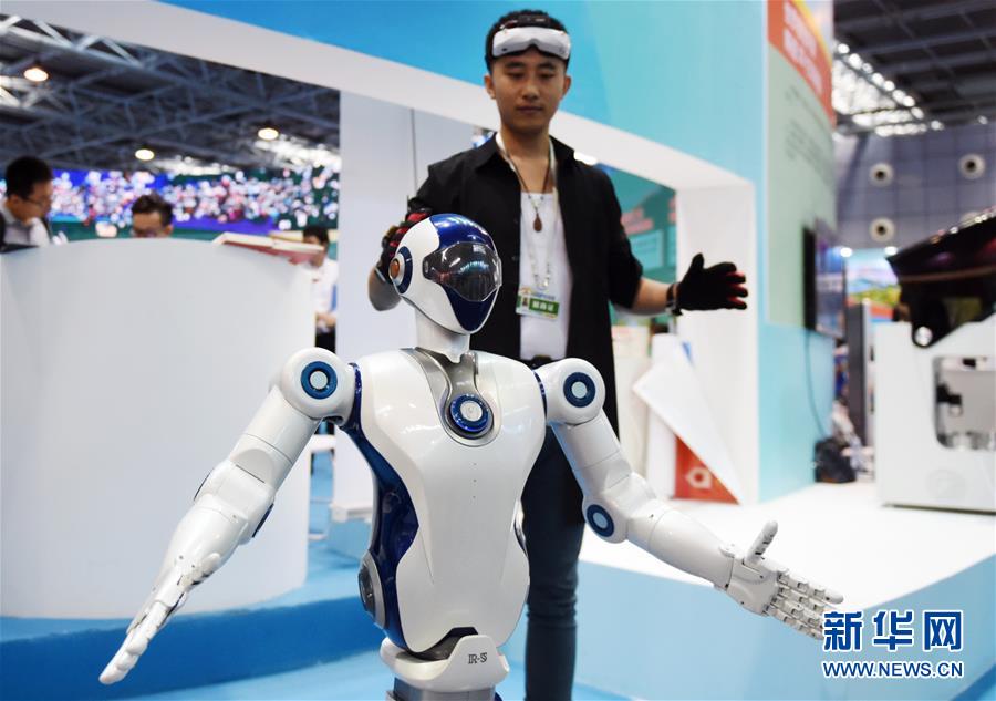 (新華全媒頭條·圖文互動(dòng))(5)領(lǐng)航新時(shí)代中國經(jīng)濟(jì)航船——從中央財(cái)經(jīng)領(lǐng)導(dǎo)小組會(huì)議看以習(xí)近平同志為核心的黨中央駕馭中國經(jīng)濟(jì)