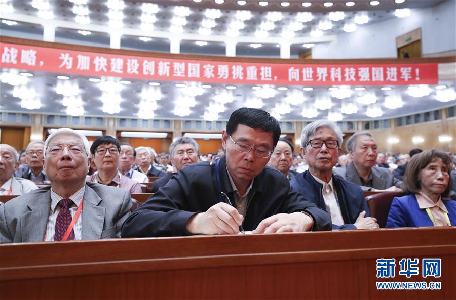 (新華全媒頭條·圖文互動(dòng))(4)向著建設(shè)世界科技強(qiáng)國(guó)的偉大目標(biāo)奮勇前進(jìn)!——習(xí)近平總書記在兩院院士大會(huì)上的重要講話引起熱烈反響之一