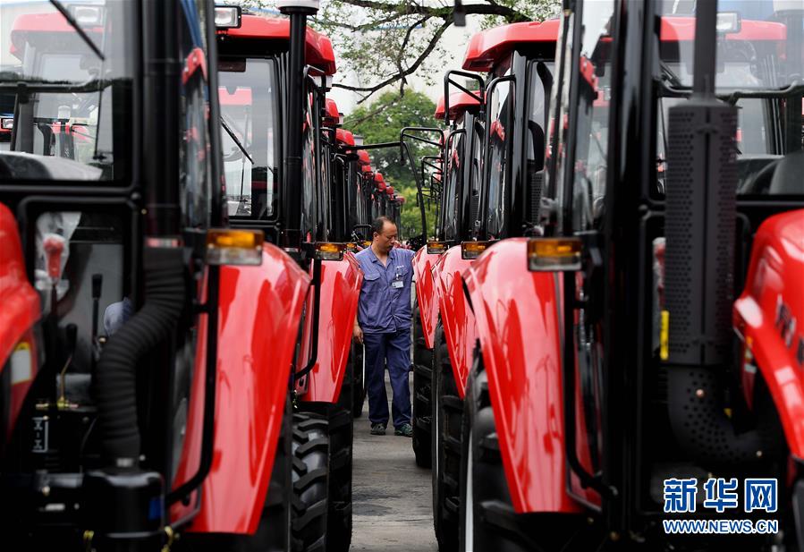 (新華全媒頭條·圖文互動(dòng))(5)共和國農(nóng)機(jī)工業(yè)“長子”成長記