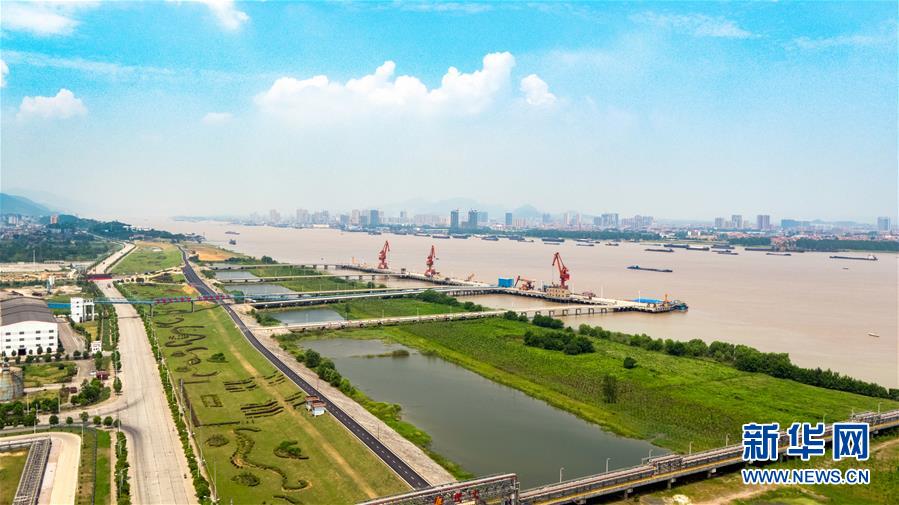 (大江奔流——來自長江經(jīng)濟(jì)帶的報道·新華全媒頭條·圖文互動)(1)打造經(jīng)濟(jì)高質(zhì)量發(fā)展的強(qiáng)勁引擎——深入推動長江經(jīng)濟(jì)帶發(fā)展述評