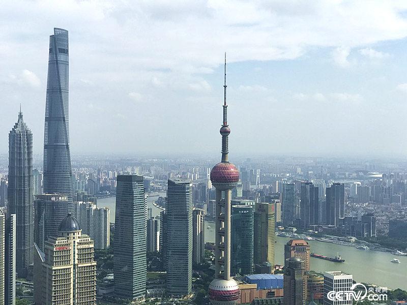 　　長三角更高質量的一體化發展，將建成具有全球競爭力的世界級城市群。圖為上海陸家嘴（孔華/攝）