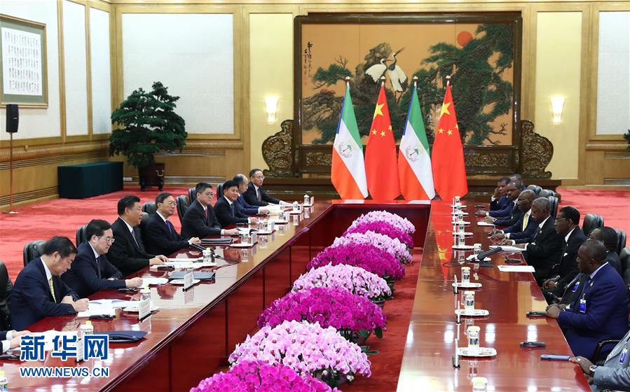 (中非合作論壇·XHDW)習近平會見赤道幾內(nèi)亞總統(tǒng)奧比昂