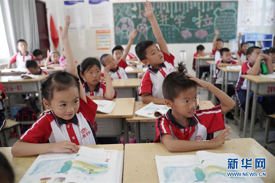 (新華全媒頭條·壯闊東方潮 奮進(jìn)新時代——慶祝改革開放40年·圖文互動)(5)小崗,與時代同行——“中國農(nóng)村改革第一村”40年變遷的改革啟示