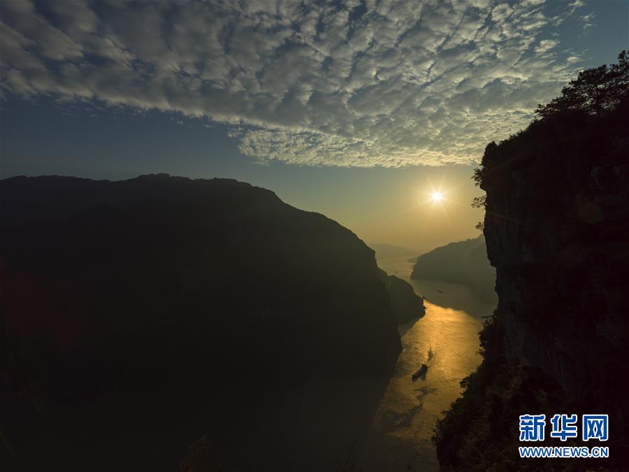 (百城百縣百企調(diào)研行·圖文互動)(5)建設長江綠色走廊再譜新章——長江三峽集團發(fā)展紀實