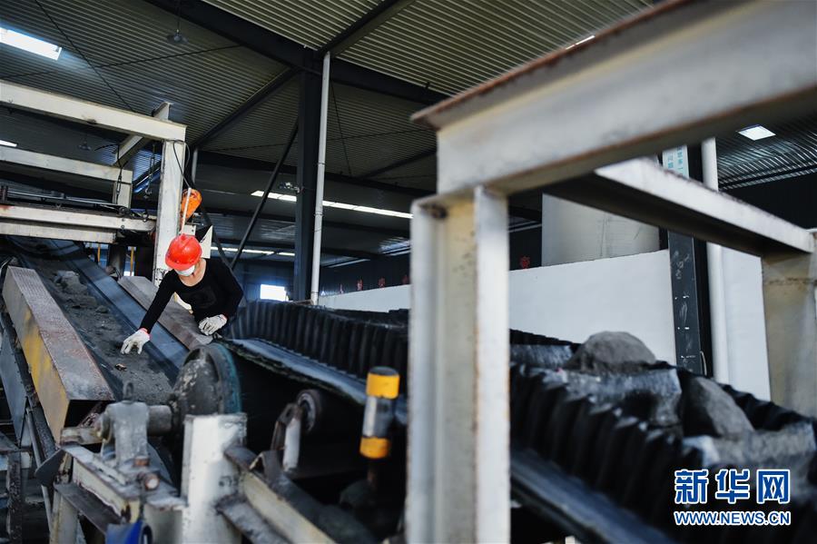 (在習近平新時代中國特色社會主義思想指引下·慶祝改革開放40周年·綠色發展·圖文互動)(4)吹盡狂沙始到金——綠色發展之“金”的故事