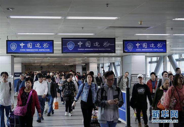 （圖文互動(dòng)）（4）四十年、一扇窗——兩地值守者眼中的羅湖橋