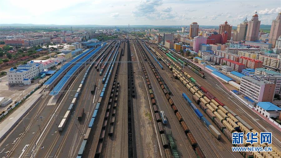 (新華全媒頭條·壯闊歷程40年系列述評(píng)·圖文互動(dòng))(7)舉旗定向 康莊大道——從改革開放40年看中國(guó)自信