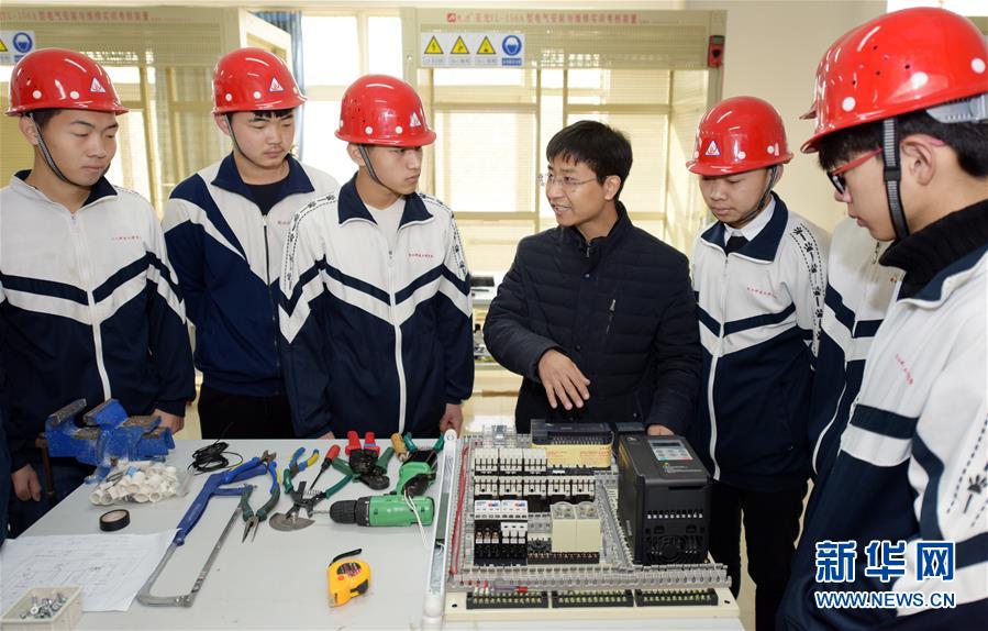 （新華全媒頭條·個(gè)稅專(zhuān)項(xiàng)附加扣除·圖文互動(dòng)）（2）深化個(gè)稅改革的關(guān)鍵一步——聚焦個(gè)稅專(zhuān)項(xiàng)附加扣除暫行辦法