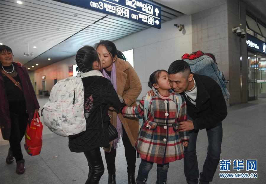 (新華全媒頭條·春運高峰·圖文互動)(8)感受春運新變化
