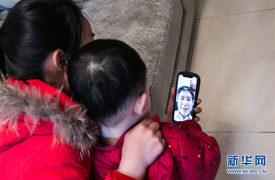 （新春走基層·圖文互動）（2）車站，懂得大海的浪漫——“一帶一路”夫妻的春節連線