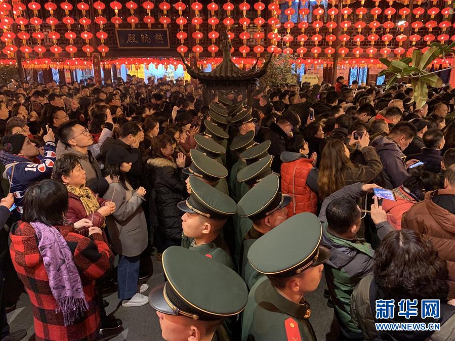 （新華全媒頭條·圖文互動）（6）向祖國報告：我在戰(zhàn)位守萬家團圓——解放軍和武警部隊新春佳節(jié)備戰(zhàn)執(zhí)勤記事