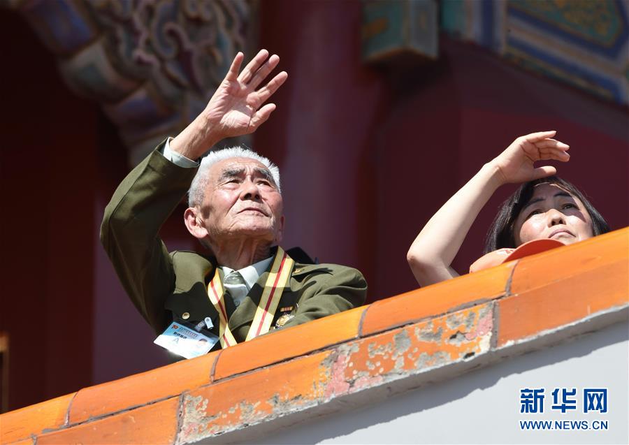 (新華全媒頭條·強軍思想引領新征程·圖文互動)(3)那一刻,我們光榮接受檢閱