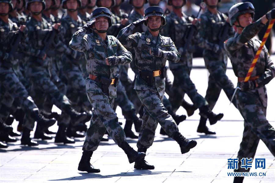(新華全媒頭條·強軍思想引領新征程·圖文互動)(4)那一刻,我們光榮接受檢閱