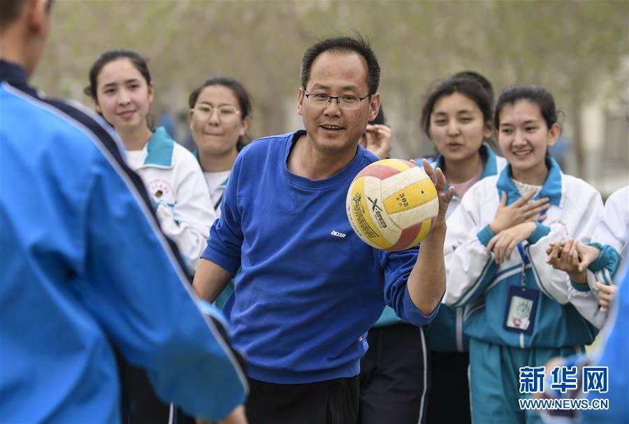 (新華全媒頭條·圖文互動)(6)大漠小城的別樣青春——記內地青年學子扎根新疆且末教書育人