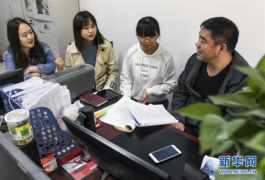 (新華全媒頭條·圖文互動)(7)大漠小城的別樣青春——記內地青年學子扎根新疆且末教書育人