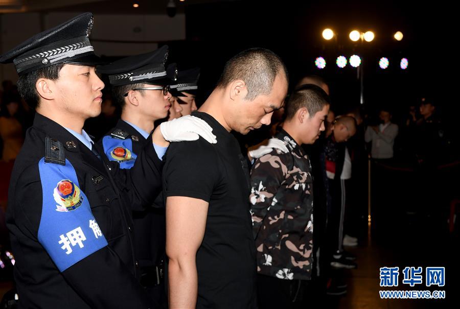 (新華全媒頭條·圖文互動(dòng))(2)擔(dān)負(fù)起護(hù)航新時(shí)代中國特色社會(huì)主義的崇高使命——黨的十八大以來公安工作述評(píng)