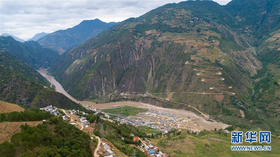 (直過民族脫貧攻堅·圖文互動)(3)下山!傈僳群眾開啟新生活