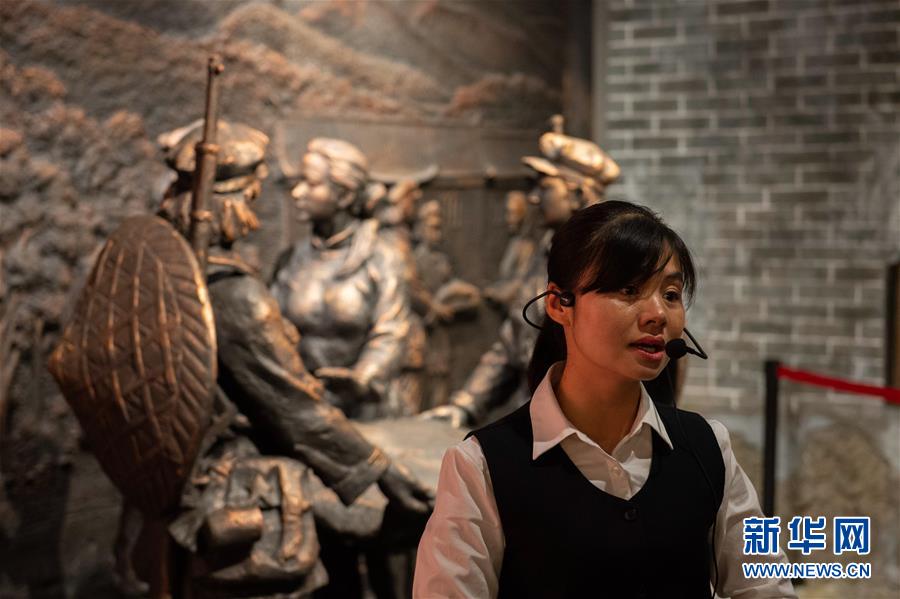 (壯麗70年·奮斗新時代——記者再走長征路·圖文互動)(5)半條被子折射軍民魚水情