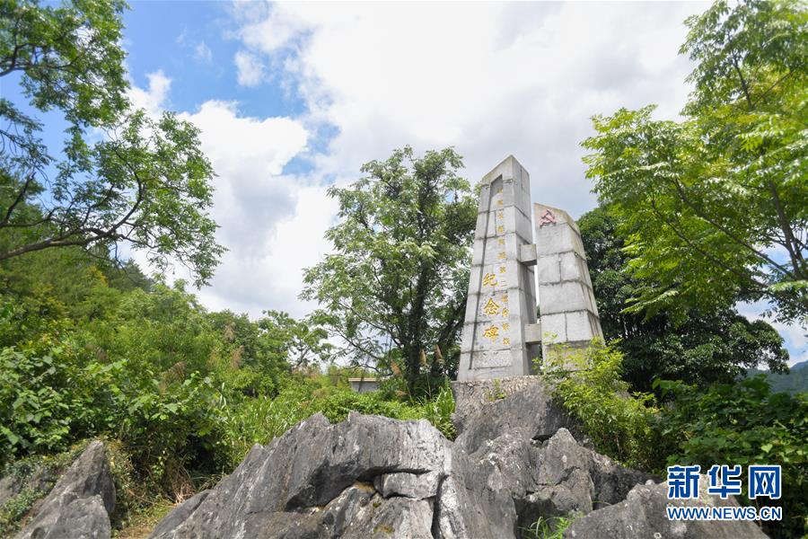 (壯麗70年·奮斗新時代——記者再走長征路·圖文互動)(4)永恒祭奠:他們,倒在了第二道封鎖線上