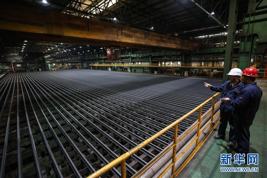 (新華全媒頭條·圖文互動(dòng))(6)一曲壯麗的鋼鐵史詩(shī)——鞍鋼與共和國(guó)風(fēng)雨同行70載實(shí)錄